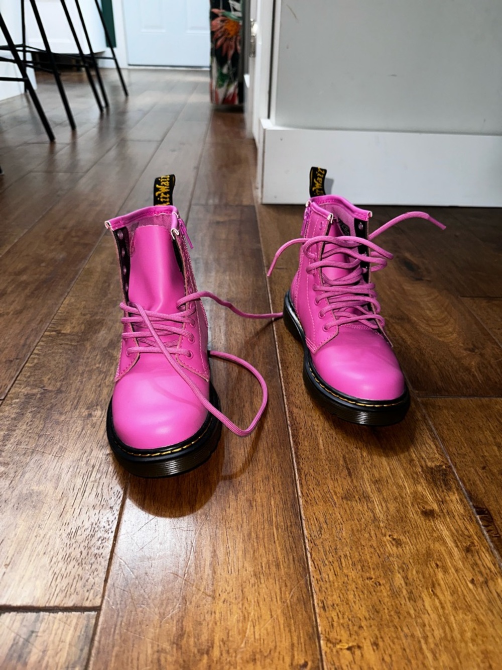Big girls sz1 Pink Dr Martens never worn